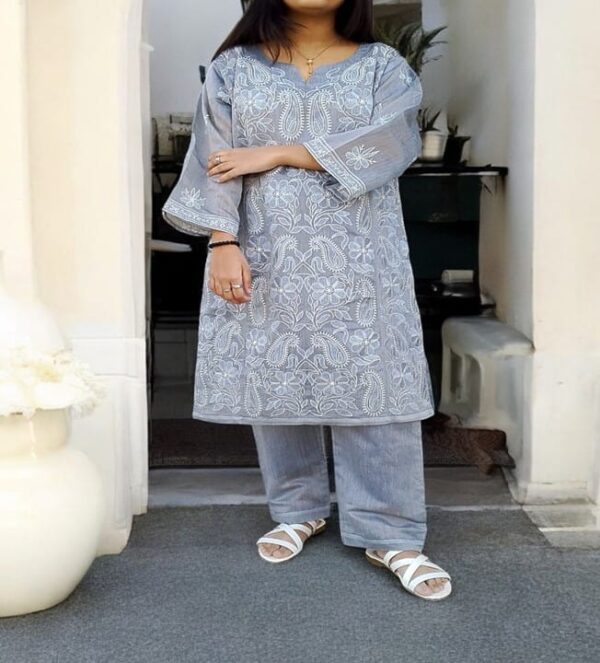 Heavy Lucknowi Chikankari 2 pc Suite - Image 2
